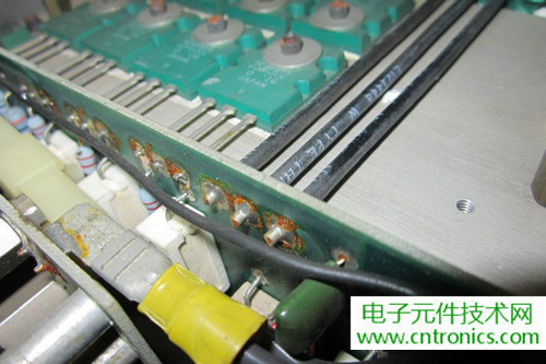 用料很給力！專業(yè)后級功放美國高峰FA1201拆解