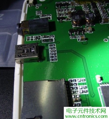 探秘電子紙！一款電紙書的電子墨水屏拆解