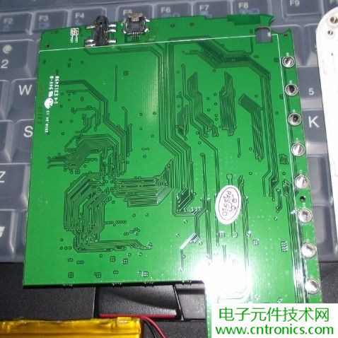探秘電子紙！一款電紙書的電子墨水屏拆解