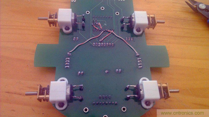 牛人力作！PCB版藍(lán)牙智能小車DIY