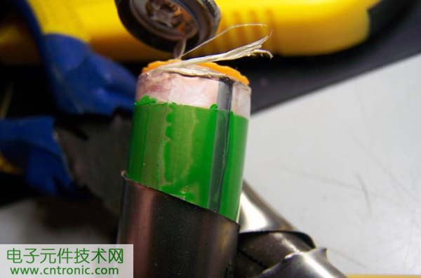 筆記本電池拆解，探秘電池內(nèi)部結(jié)構(gòu)