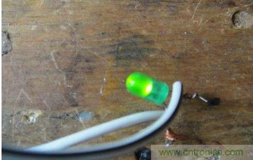 創(chuàng)意DIY！迷你風(fēng)力發(fā)電機(jī)！