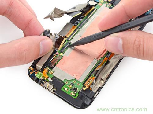 牛人強(qiáng)拆！新HTC One(M8)真機(jī)精密做工難修理