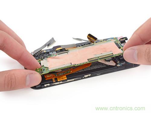 牛人強(qiáng)拆！新HTC One(M8)真機(jī)精密做工難修理