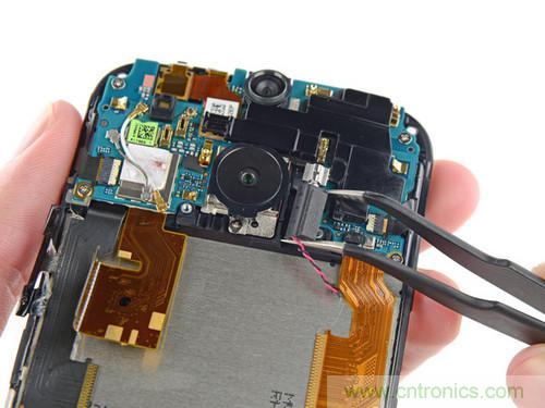 牛人強(qiáng)拆！新HTC One(M8)真機(jī)精密做工難修理