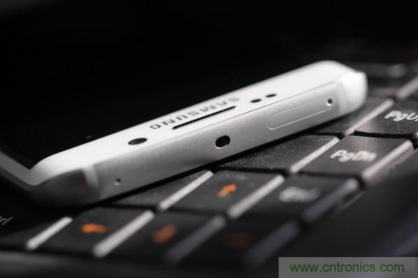 三星S6 Edge+拆解：比S6 Edge加在哪里？