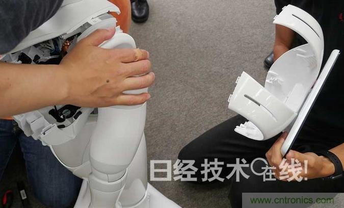 拆解筆記本不過癮，那就來拆拆日本情感機器人吧！