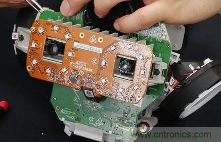 拆解筆記本不過癮，那就來拆拆日本情感機器人吧！
