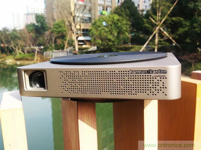 無屏電視時代已然來臨，客廳你做好準備了嗎？