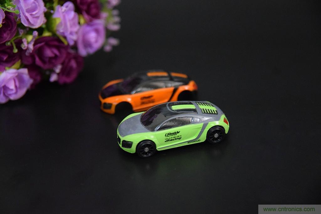 虛擬與現(xiàn)實(shí)相結(jié)合的飛車游戲，讓你體驗(yàn)速度與激情的碰撞！