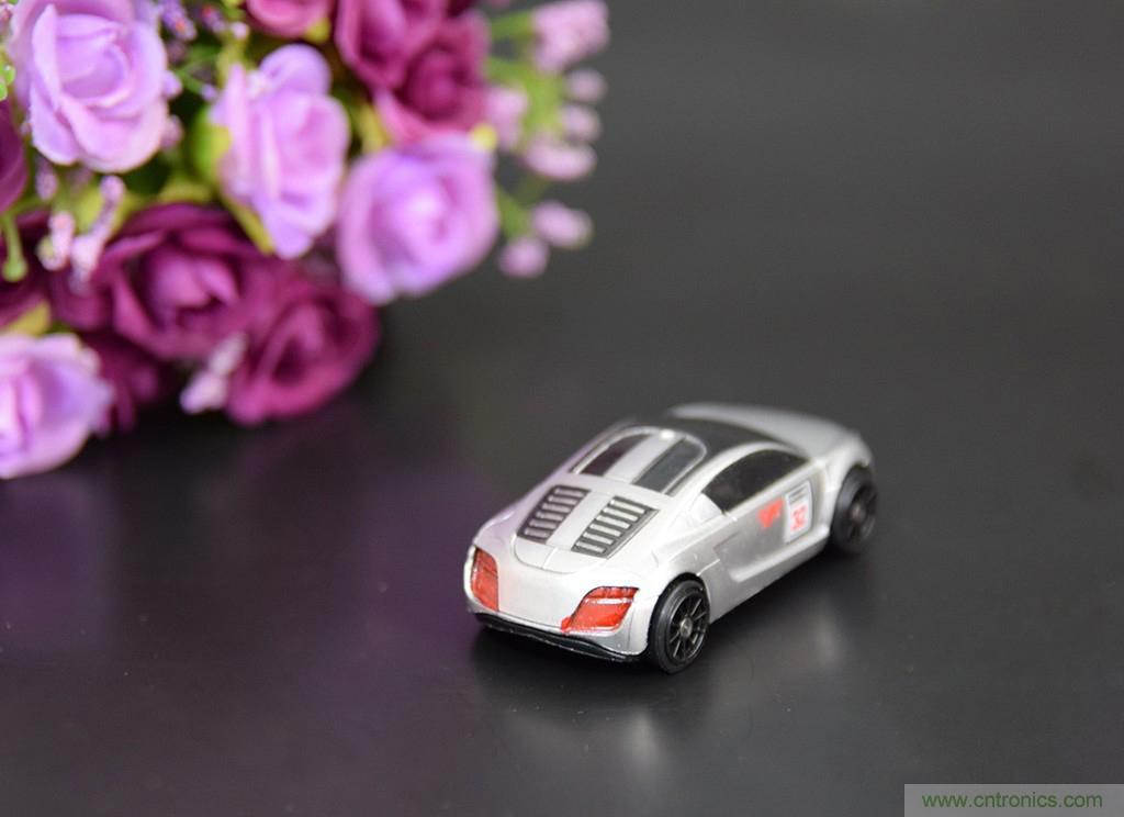 虛擬與現(xiàn)實(shí)相結(jié)合的飛車游戲，讓你體驗(yàn)速度與激情的碰撞！