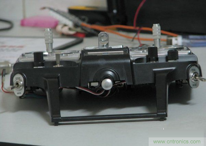 無人機(jī) DIY 制作全過程，酷得不要不要的！