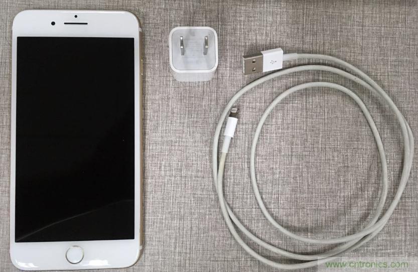 “瘋7”手機充電實測：為何沿用傳統(tǒng)充電模式？