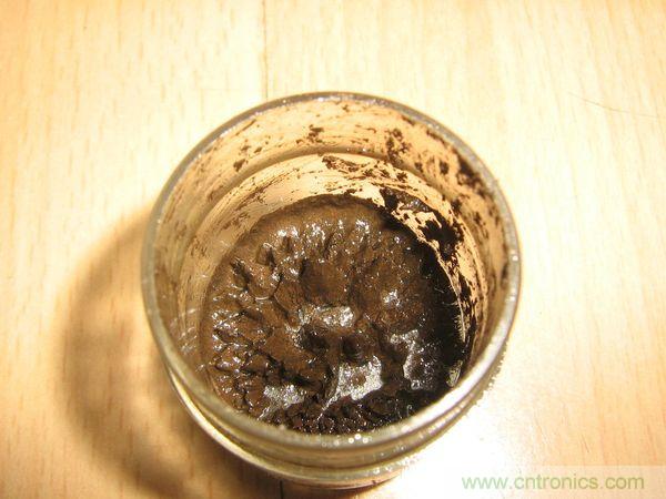 藝術(shù)源于生活，用生活中的物件也能制作磁流體
