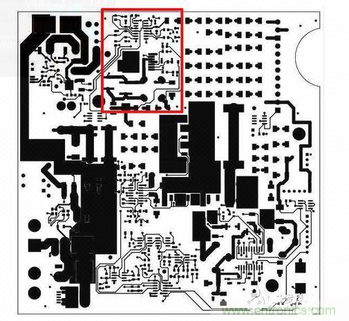 這是自動(dòng)測(cè)試設(shè)備的PCB，因?yàn)槭孪攘私膺^那顆SEPIC轉(zhuǎn)換器（以紅框標(biāo)示），我的設(shè)計(jì)第一次就成功。