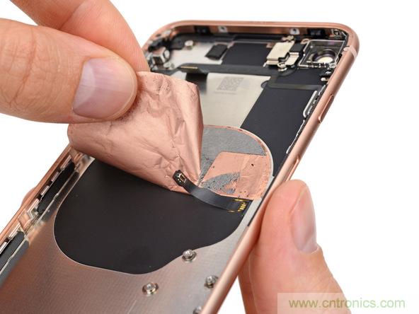iPhone 8首拆：無(wú)線充電版本的iPhone 7？