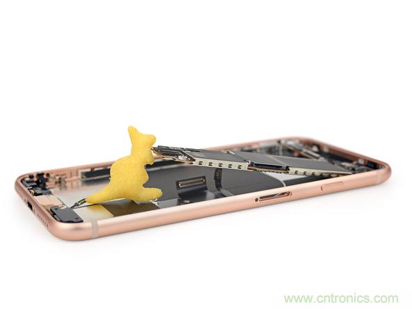 iPhone 8首拆：無(wú)線充電版本的iPhone 7？