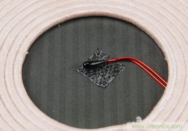 拆解對(duì)比：系出同門，小米、紫米無線充電器的差別有多大？