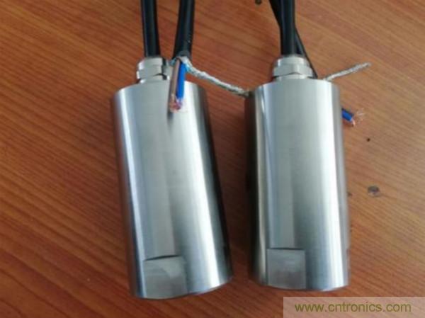 振動(dòng)傳感器的機(jī)電變換原理？主要的分類有哪些？