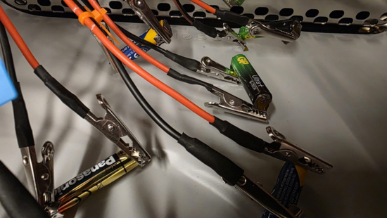 AAA電池怎么選？5款A(yù)AA堿性電池實測，結(jié)果可能出乎意料