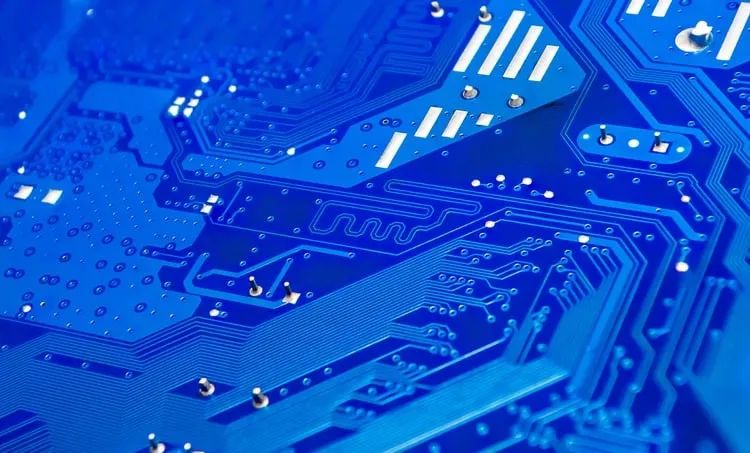 如何決定 PCB 中差分對(duì)的過(guò)孔阻抗？